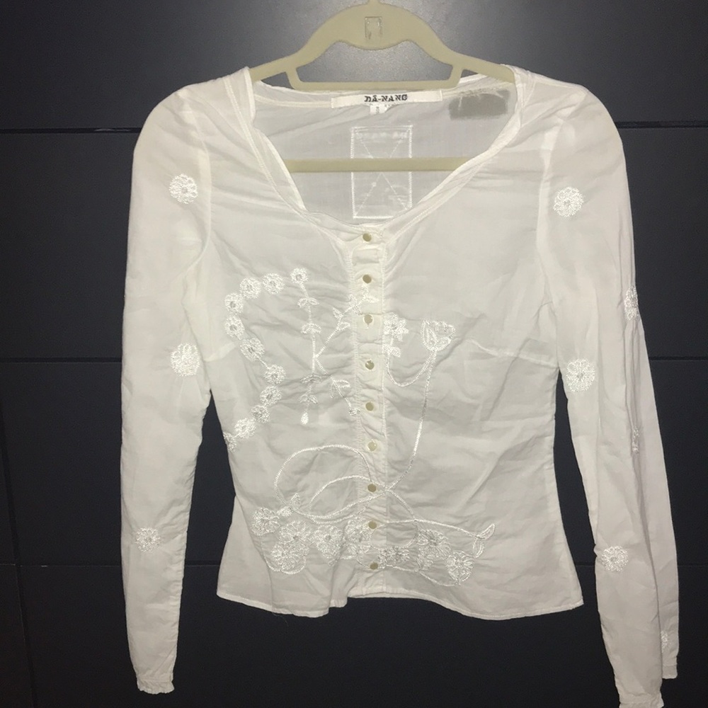 🐚🐚White embroidered long sleeve Da-Nang top🐚🐚